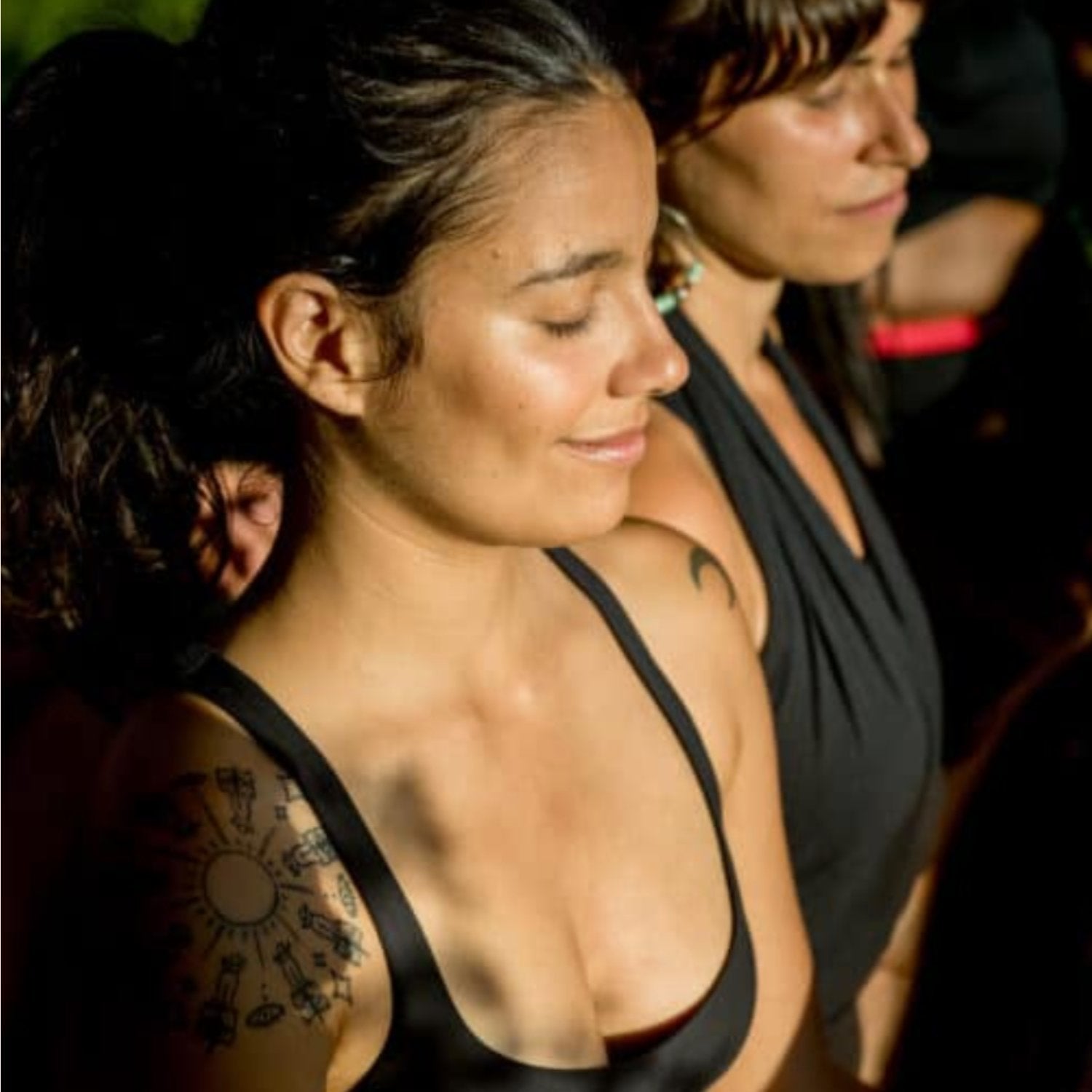 femme yoga féminin sacré